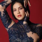 Sunny Leone Instagram - 😍 @starstruckbysl . . Outfit @megha_and_jigar Shot by @dabbooratnani @dabbooratnanistudio Accessories @arzonai_jewellery Styled by @hitendrakapopara Assisted by @sameerkatariya92 @tanyakalraaa HMU @jeetihairtstylist @richie_muah