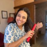 Swara Bhaskar Instagram – I love my curly hair but it doesn’t hurt to try something new😅
Loving the Dyson Corrale hair straightener 
It’s cordless, easy to use and doesn’t cause extreme heat☺️
@dyson_india

#DysonIndia#DysonHair#gifted
With @stylistsony