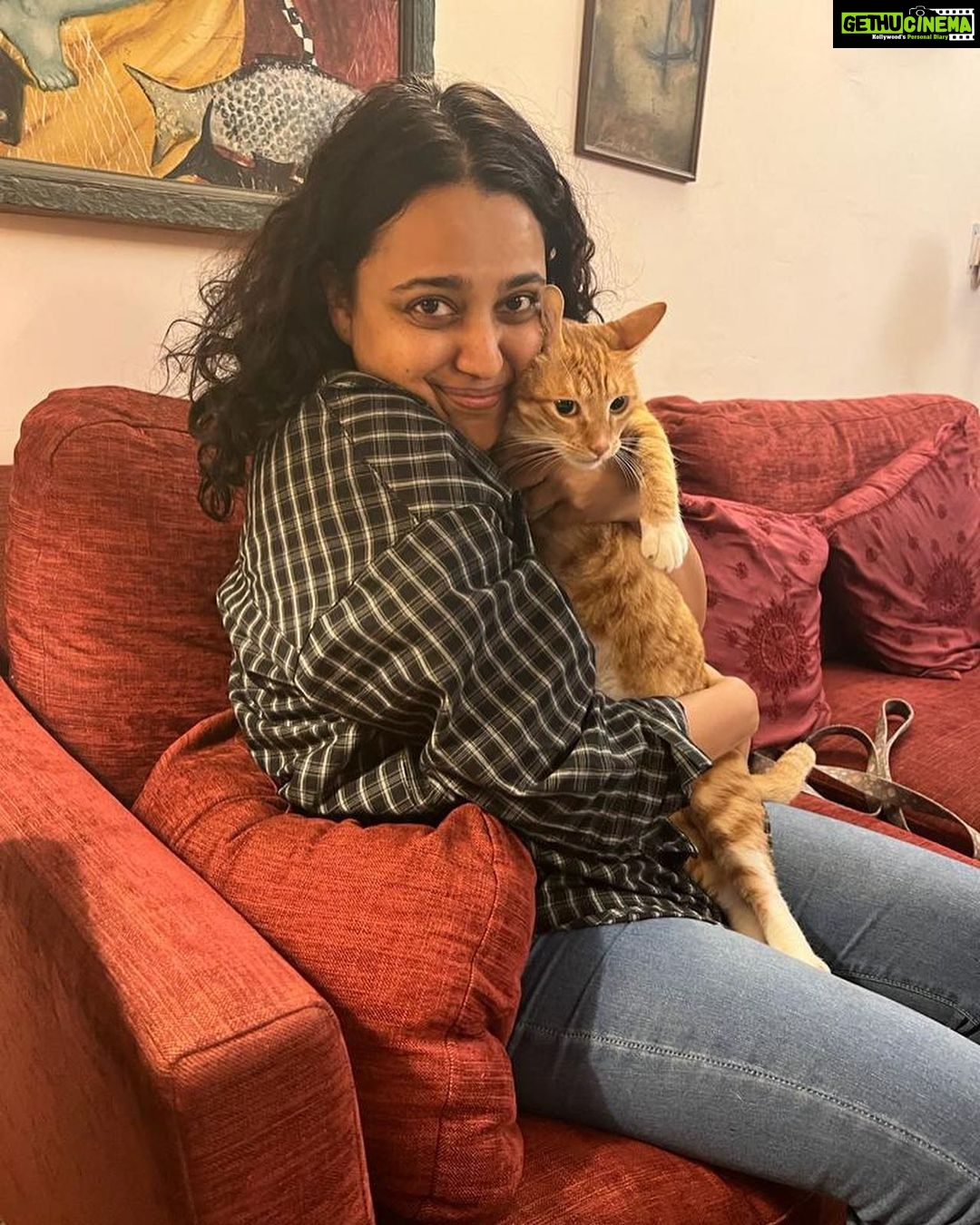 Swara Bhaskar Instagram - Non consensual hugs and cuddles with Lailaa.. 😻✨