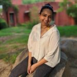 Swara Bhaskar Instagram – No filter, only sunlight and @sabka.malik.ek.taa ‘s fancy new phone camera! 😎💛✨
#anytimeposer