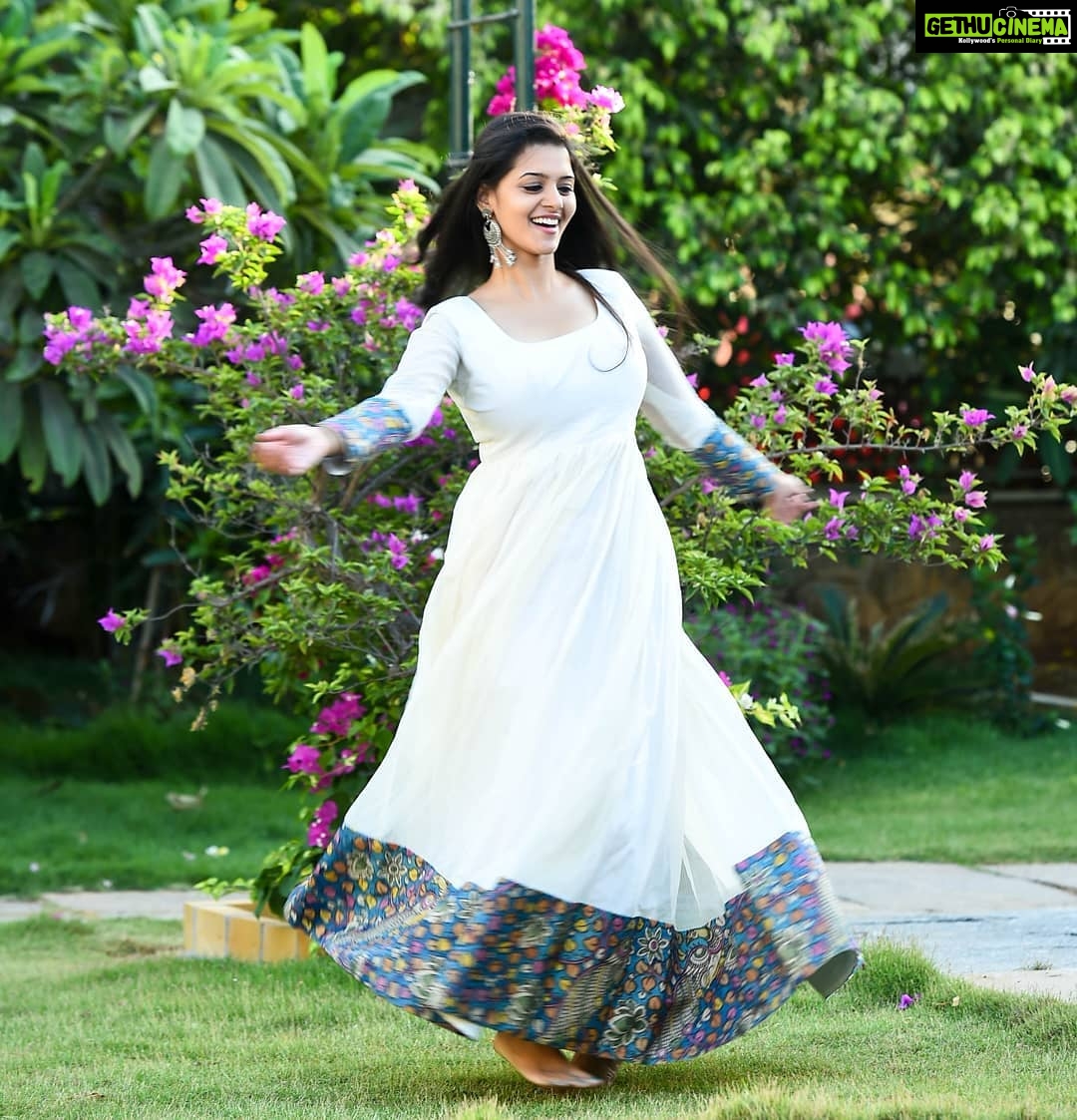 Swathishta Krishnan Instagram - Twirl ๐ธ๐ธ Wearing @aarna.label Retouch @p_o_s_e_i_d_o_n_11 PR @sathish_pro . . . . .#indiaglitztelugu #malayalamcinemas #malayalammoviesongs #mollywood #telugucinema #tamil #kollywoodmovie #jewellery #gowns #bluegown #tiktokgirls #tamilheroines