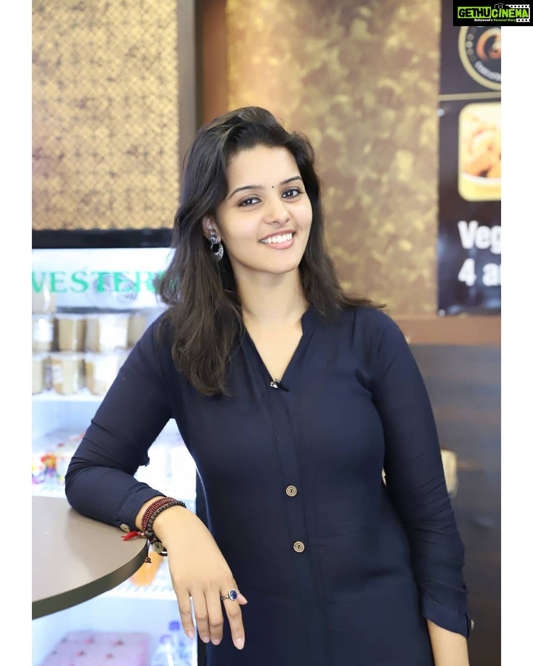 Swathishta Krishnan Instagram - If u see someone without a smile,then give them urs 😊🥰 Pc @vicky____075 . . . . . ..#behindwoods #behindwoodsgoldmedals #tamilactors #indiaglitztelugu #malayalamcinemas #malayalammoviesongs #mollywood #telugucinema #tamil #kollywoodmovie #jewellery #gowns #bluegown #tiktokgirls #tamilheroines #behindwoods #behindwoodsgoldmedals#malayalamsongs #malayalamcinema #malayalamsongs #malayalam #malayalamheroines #malayalammonday #kollywoodqueen #behindwoods #indiaglitzmalayalam #asianet