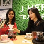 Swathishta Krishnan Instagram - Learning to brew a Pour over coffee 💗💗 was total fun 😁 Click on the link in bio to watch the full video 🌸 . . . . #foody #chennaifoodguide #foods #foodbloggers #chennaistreetfood #summerdrinks #beautycounter #pink #aloevera #sugarcanejuice #soups #rosemilk #buttermilk #lassi #girlsquad #girlsdaysout #food52 #foodiesofinstagram #dreamwella #dreamwella_official #caffeine #coffeeforever #coffeelove #coffeeaddicts #pourovercoffee #koreanfood #korean #kbeauty #dreamwella_official