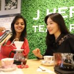 Swathishta Krishnan Instagram - Learning to brew a Pour over coffee 💗💗 was total fun 😁 Click on the link in bio to watch the full video 🌸 . . . . #foody #chennaifoodguide #foods #foodbloggers #chennaistreetfood #summerdrinks #beautycounter #pink #aloevera #sugarcanejuice #soups #rosemilk #buttermilk #lassi #girlsquad #girlsdaysout #food52 #foodiesofinstagram #dreamwella #dreamwella_official #caffeine #coffeeforever #coffeelove #coffeeaddicts #pourovercoffee #koreanfood #korean #kbeauty #dreamwella_official