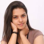 Swathishta Krishnan Instagram – 🌸 Beauty is how you feel inside and it reflects in your eyes -sophia Loren 
#kollycinema #malayalamcinema 
#fashionista #fashionblogger
#beautyvideos #lifestyle #lifehacks #dreamwella #pink 
#lifestlye #summerskincare
#summerhairgoals #girlsquad