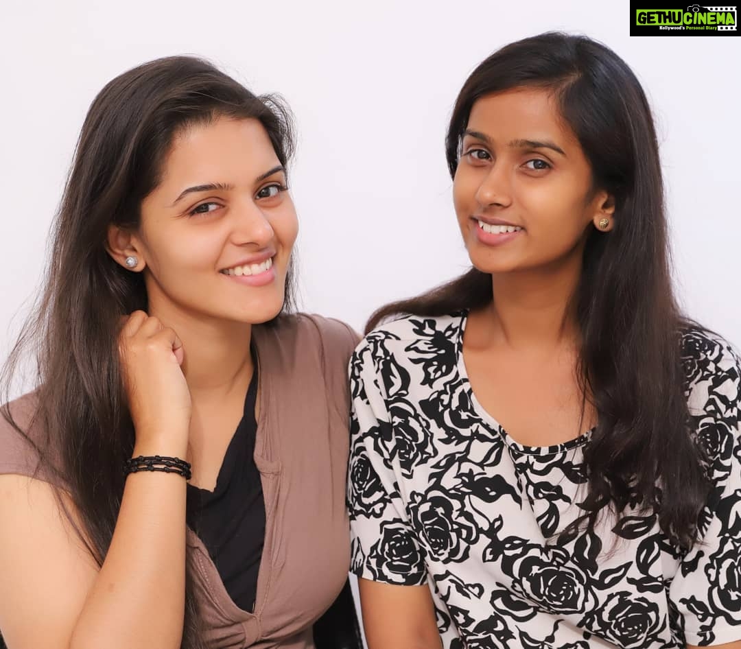 Swathishta Krishnan Instagram - Shine after some wine💥 @athigna 💞 #upnextassociation #work #togetherness #limelight