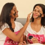 Swathishta Krishnan Instagram - Some masking time 🌸 Check out on the link in bio 😀 @carbon_bae @athigna Follow @dreamwella_official . . . #eveningskincare #fashionista #fashionblogger #beautyvideos #lifestyle #lifehacks #dreamwella #pink #lifestlye #summerskincare #summerhairgoals #girlsquad