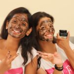 Swathishta Krishnan Instagram - Some masking time 🌸 Check out on the link in bio 😀 @carbon_bae @athigna Follow @dreamwella_official . . . #eveningskincare #fashionista #fashionblogger #beautyvideos #lifestyle #lifehacks #dreamwella #pink #lifestlye #summerskincare #summerhairgoals #girlsquad