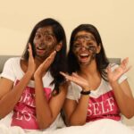 Swathishta Krishnan Instagram - Some masking time 🌸 Check out on the link in bio 😀 @carbon_bae @athigna Follow @dreamwella_official . . . #eveningskincare #fashionista #fashionblogger #beautyvideos #lifestyle #lifehacks #dreamwella #pink #lifestlye #summerskincare #summerhairgoals #girlsquad