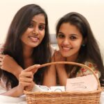 Swathishta Krishnan Instagram – Wanna go to bed with  soft and healthy skin?? Click on the link in bio 🌸 
Follow @dreamwella_official
.
.
.
.
.
#eveningskincare #fashionista #fashionblogger
#beautyvideos #lifestyle #lifehacks #dreamwella #pink #lifestlye #summerskincare
#summerhairgoals #girlsquad