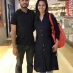 Swathishta Krishnan Instagram – When coffee addicts catch up 😁 
#postbirthdaymeet #coffeeforever 
PS : can’t forget the puma ball 😂 
@samuel_sanjay @manoj_kumar_0706 
@athigna