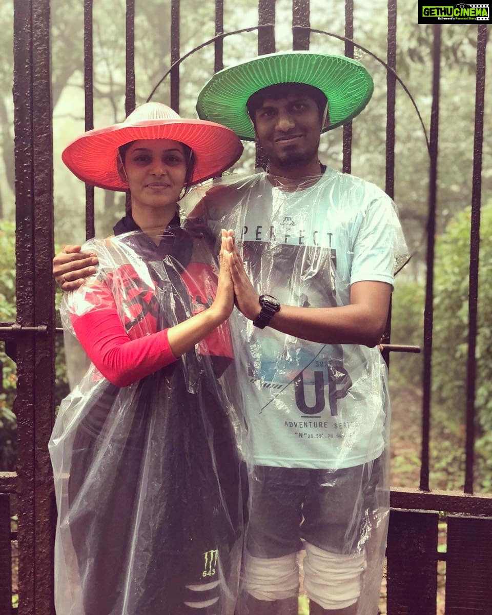 Swathishta Krishnan Instagram - Happy birthday sibi @sibisocrates 😆💓 May God bless you with all luck and joy this year... 🤗 stay the same happy n cheerful SINGLE forever 😂😂😂 Olunga vandhu treat vechidu Illana sethe....