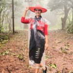 Swathishta Krishnan Instagram – This plastic cover n hat can never be forgotten 💕 
#majormissing #matherandiaries Matheran Hill Station