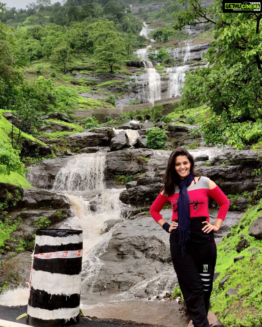 Swathishta Krishnan Instagram - On our way to Matheran 💚 our nature is indeed the best gift from the almighty 😊 #vacation #Mumbai #matheran #makingmemories Matheran Hill Station