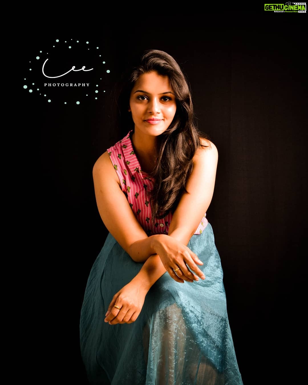 Swathishta Krishnan Instagram - On camera : @leephotogrphy @v_i_s_h_w_a__ Styling&makeup : @ganakaaviya Wardrobe : @shuki.india
