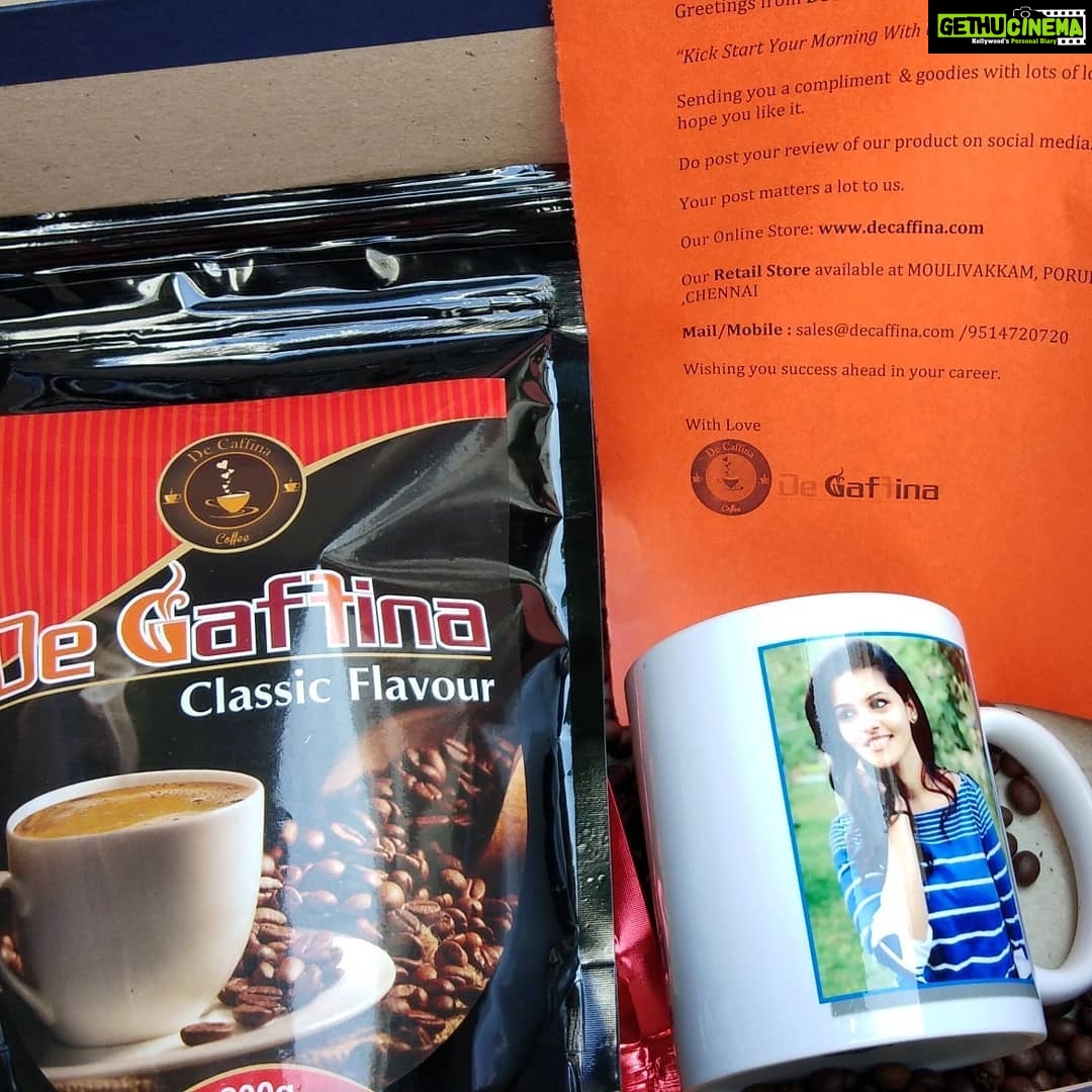 Swathishta Krishnan Instagram - Any coffee lovers here??? Just take a min to look at these goodies β€ Being a coffee addict ββ nothing can make me happier than these π thank you @decaffina For sending me these instant coffee packs. Absolutely cute packaging n loved ur mug and those roasted coffee beans. By the time I post this, my coffee is getting ready.. βββ can't wait for a sip.β€ will post my comment on the taste very soonπ