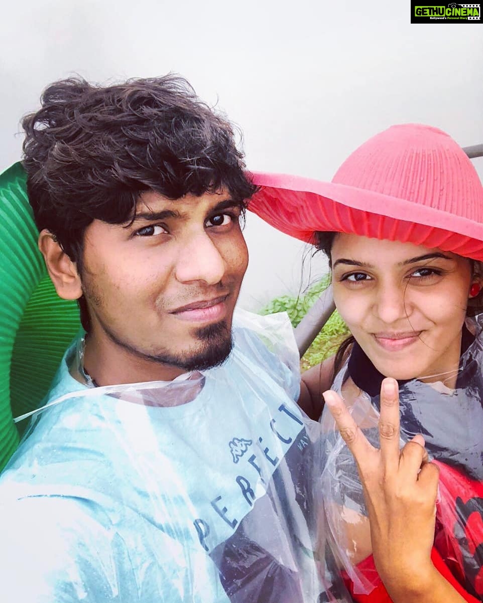 Swathishta Krishnan Instagram - Happy birthday sibi @sibisocrates 😆💓 May God bless you with all luck and joy this year... 🤗 stay the same happy n cheerful SINGLE forever 😂😂😂 Olunga vandhu treat vechidu Illana sethe....