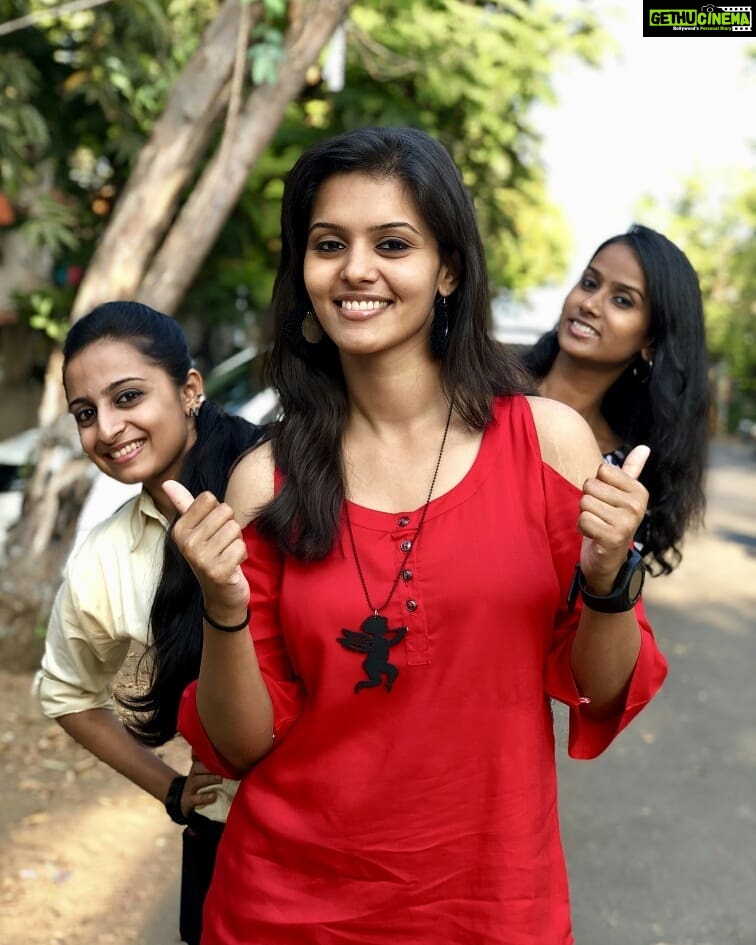 Swathishta Krishnan Instagram - We laugh at the dumbest jokes ❤ Put up each others worst mood ❤ Go along with the craziest ideas ❤ And tats wat makes us amazing best friends ???? Never everrrrrr😱😱😱😱 They r my unbiological sisters foreverrrrr❤❤❤❤❤ #MYBABIESFORLIFE #nothingwithoutthese2 #family👭