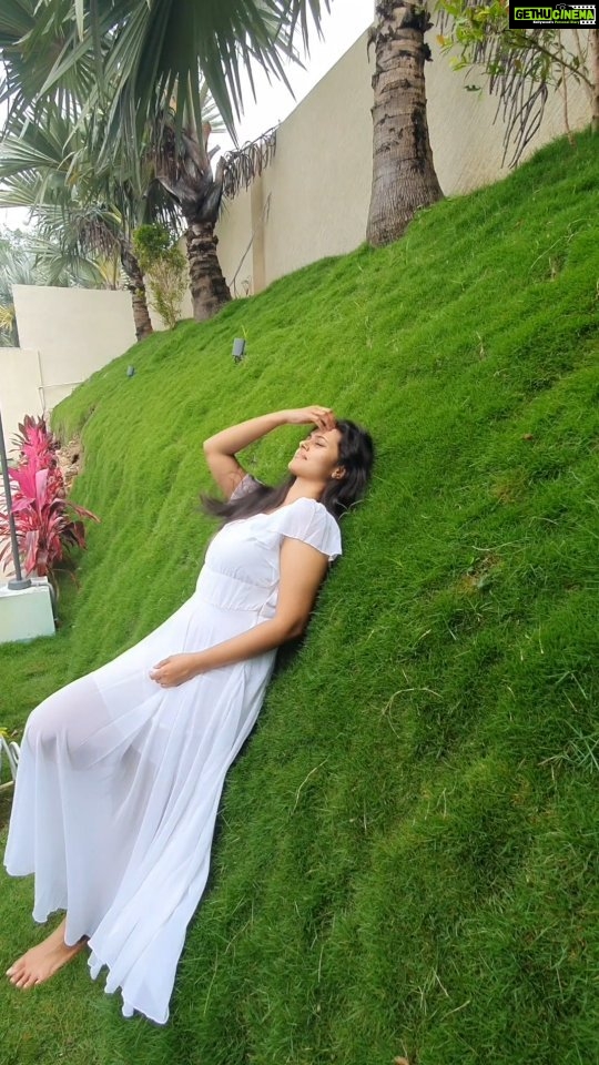 Swathishta Krishnan Instagram - Beautiful club rooms @tuskershillbypoppys π Thank you @mikkie_photographhy for this beautiful video β€ #hills #resort #nature #mountains #hotels #tamilcinema #tamil #tamilactress #actress #teluguactress #telugu #arrahman #mood #goodvibes #positivevibes #movies #song #beauty #model #photography
