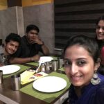 Swathishta Krishnan Instagram - Dinner with dear ones 😊 #eventnight #biriyaniexpress #somehappytime #meetonlytoeat
