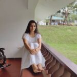 Swathishta Krishnan Instagram – Aaromale 🤍 @tuskershillbypoppys
.
.
.
.
#whitedress  #photography #style #ootd #model #beautiful #photooftheday #naturelovers #motherearth #actress #tollywood #malayalamactress #mollywood #vtvmovie #aaromale 
#vacation #holidayseason #winter Tuskers Hill by Poppys