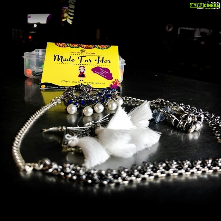 Swathishta Krishnan Instagram - Totally overwhelmed ❤ Thank you @made_.for_.her for these girl basics tat uve sent across 😘 Can't wait to wear it .. Pls check their page ppl...it's wonderful ❤