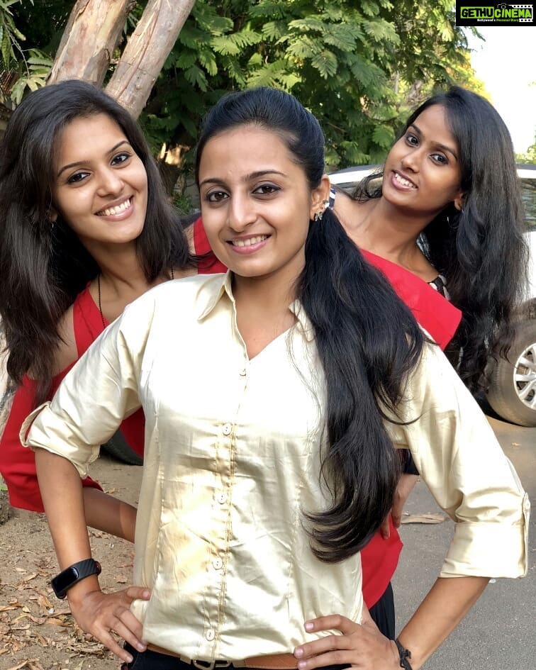 Swathishta Krishnan Instagram - We laugh at the dumbest jokes ❤ Put up each others worst mood ❤ Go along with the craziest ideas ❤ And tats wat makes us amazing best friends ???? Never everrrrrr😱😱😱😱 They r my unbiological sisters foreverrrrr❤❤❤❤❤ #MYBABIESFORLIFE #nothingwithoutthese2 #family👭