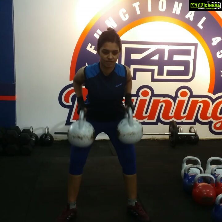 Swathishta Krishnan Instagram - Love❤live❤lift💪 #mymorningsblike #love4weights #happyharmonesactivated #teamtraining #lifechanging @f45training_nungambakkam