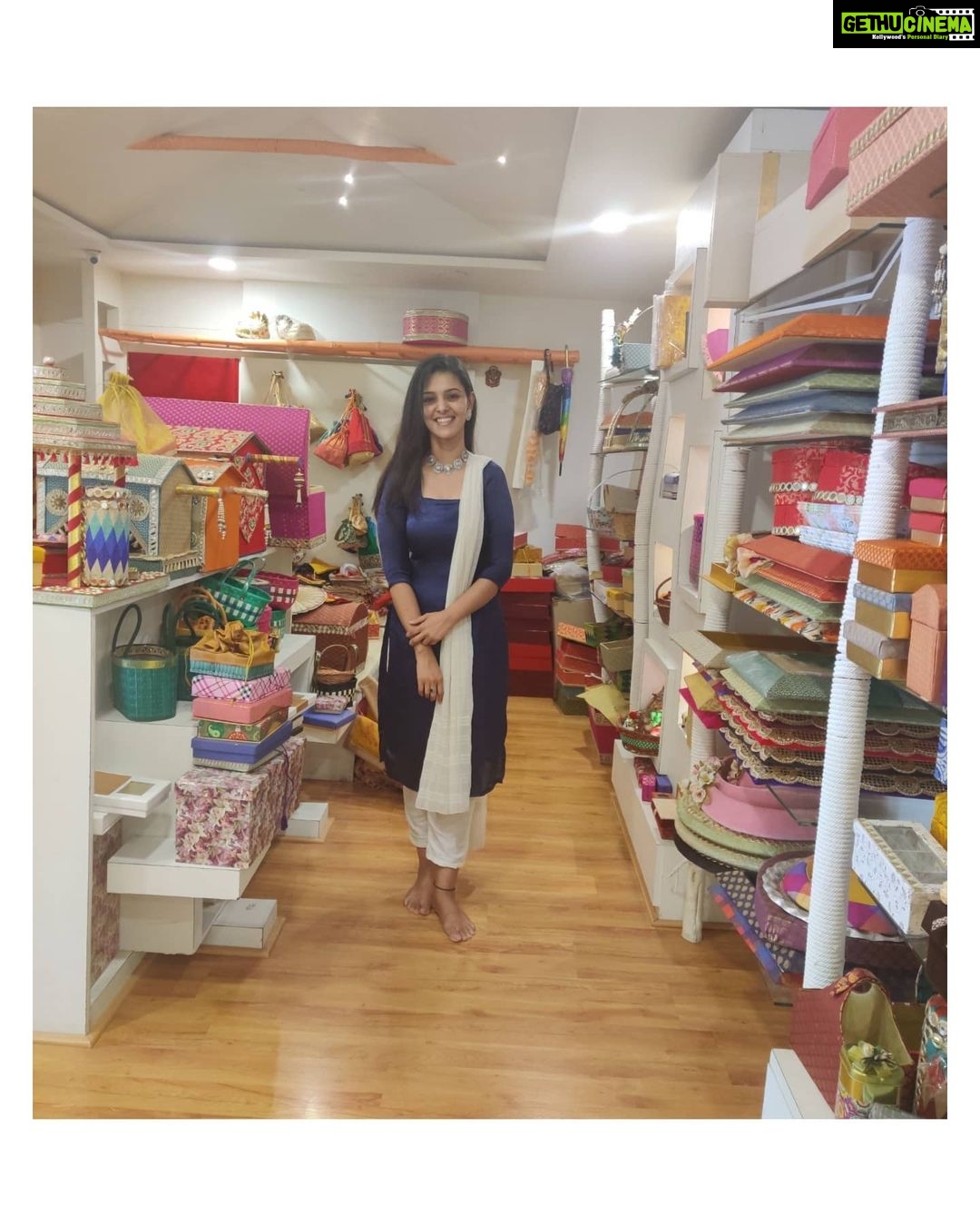 Swathishta Krishnan Instagram - Can't Thank you enough @sanskrritichennai for helping me out ,when I was badly in need of some beautiful gift boxes for diwali giveaway ❤️ . . Such a beautiful store and lovely collections ❣️❣️ My heart goes for it ❣️❣️ . . . #diwalisweets