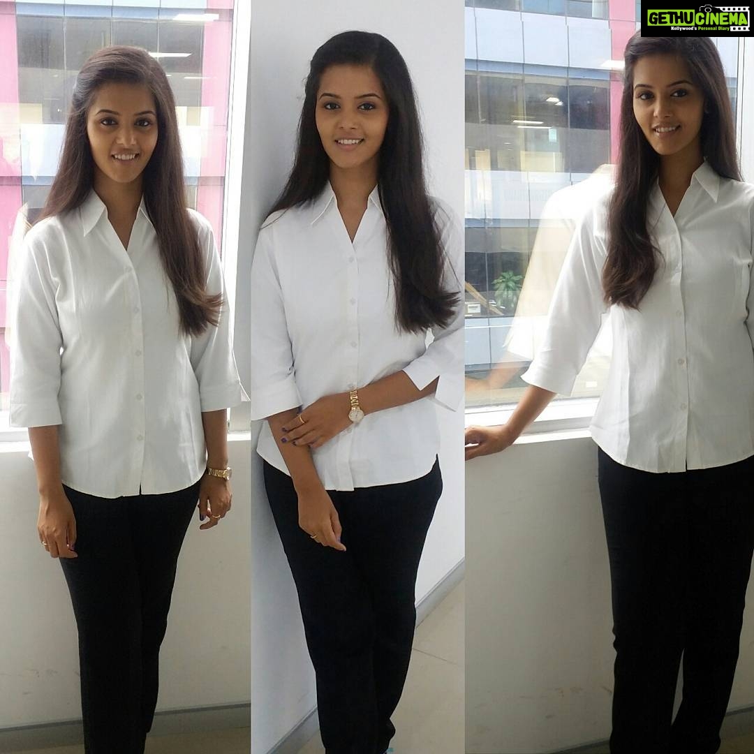 Swathishta Krishnan Instagram - #blacknwhite #formals #shootmodeon🎥🎬