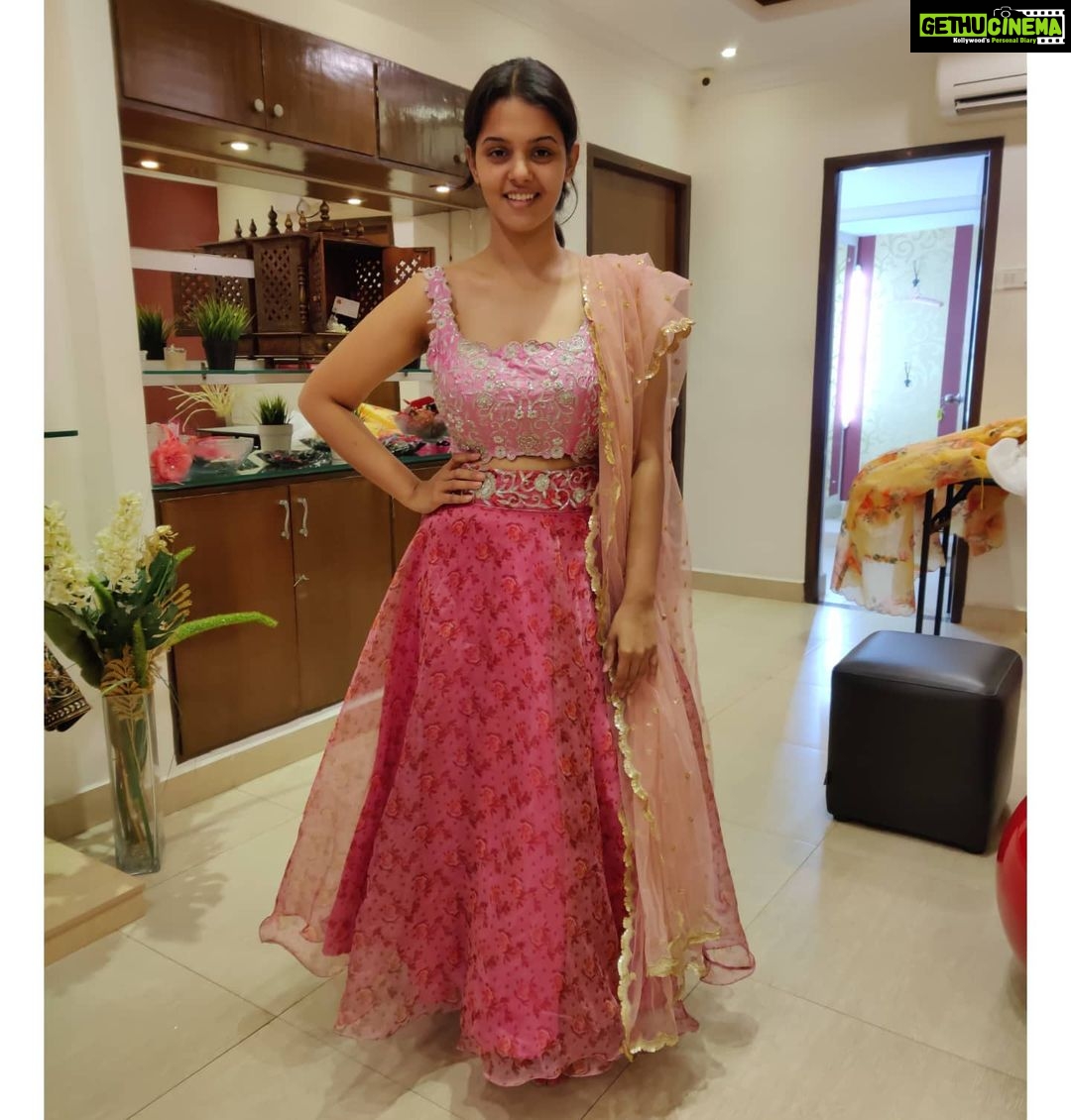 Swathishta Krishnan Instagram - Fall in love with a chubby girl , she'll cheat on her diet but not on you 😜 . . . Wearing @tamaarachennai #throwback #outfittrials