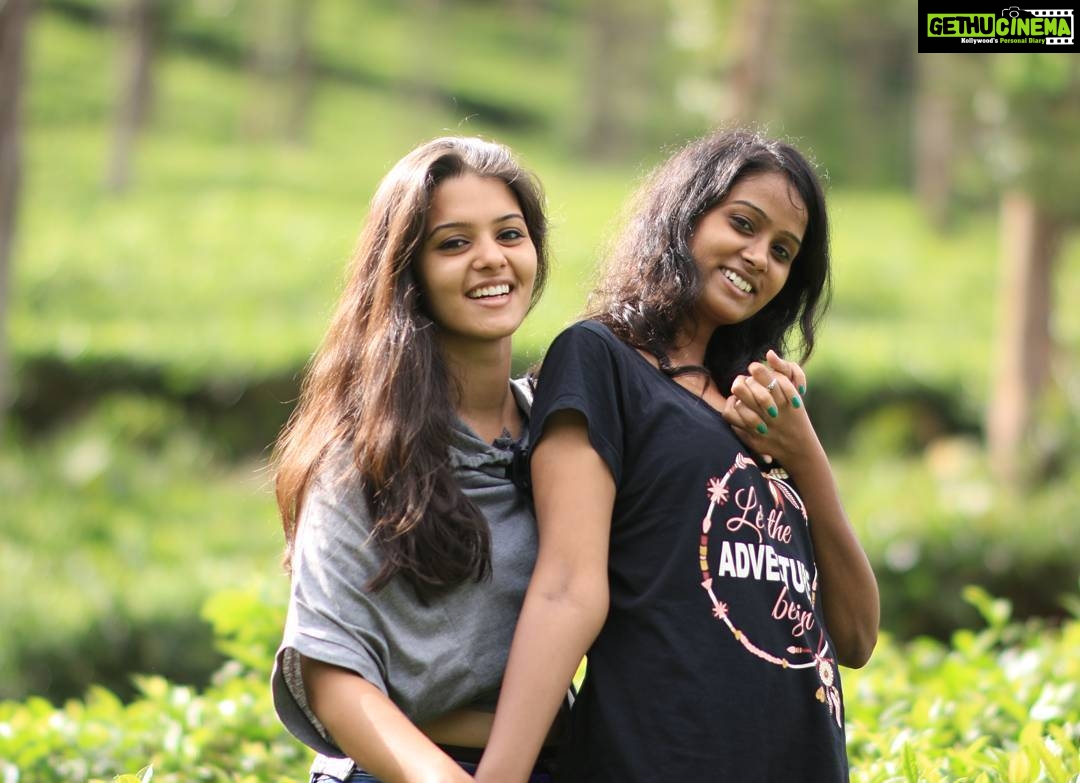 Swathishta Krishnan Instagram - #favpic #devalamemories #bestieee #balaa๐๐
