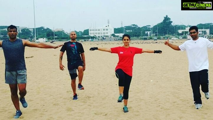 Swathishta Krishnan Instagram - Despite being lazy n sluggish , I never wanted to miss it . That one morning which I really wait for ..."THE TRAILBLAZER RUNNING CLUB" @f45training_nungambakkam 😍😍 #singleleghops #balancedrills #beachrun #6am #freshnessoverdosed #f45nungambakkam #trailblazerrunningclub #happyharmonesactivated❤❤ Marina Beach,Chennai
