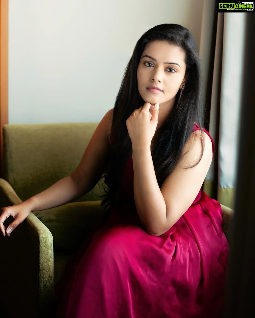 Swathishta Krishnan Instagram - I see you ❤️ . . . Captured by @johan_sathyadas Edit @johnferri.1111 Makeup @irismakeupandhair Hair @ranjitha_hairstylist Wearing @sameenasofficial . . . . The Park Chennai