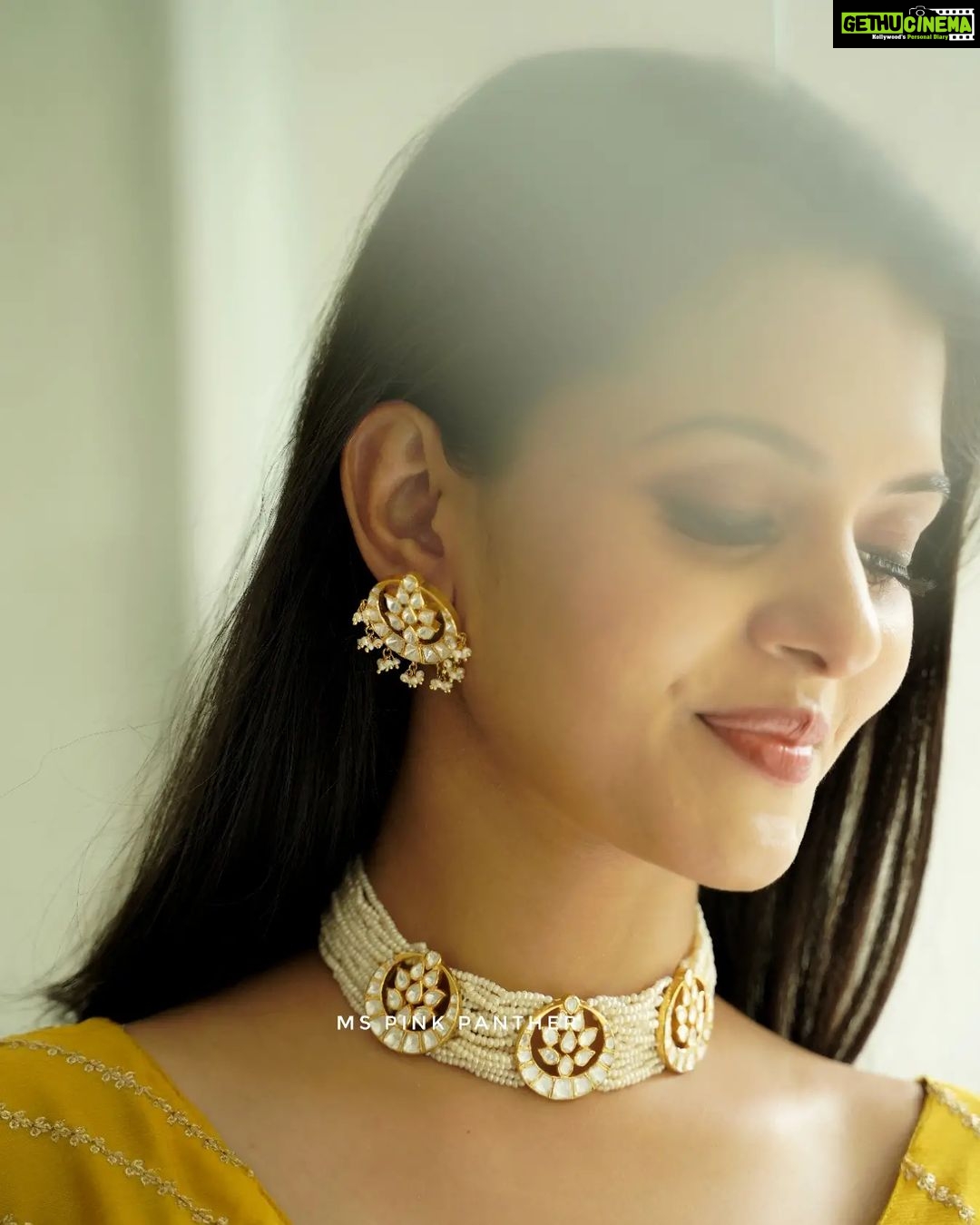 Swathishta Krishnan Instagram - I'm SHY until you get to know me 😜 . . Jewelry @mspinkpantherjewel . . . .