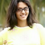 Swathishta Krishnan Instagram – #photoshoot #plainface #beingnatural #nerdlook