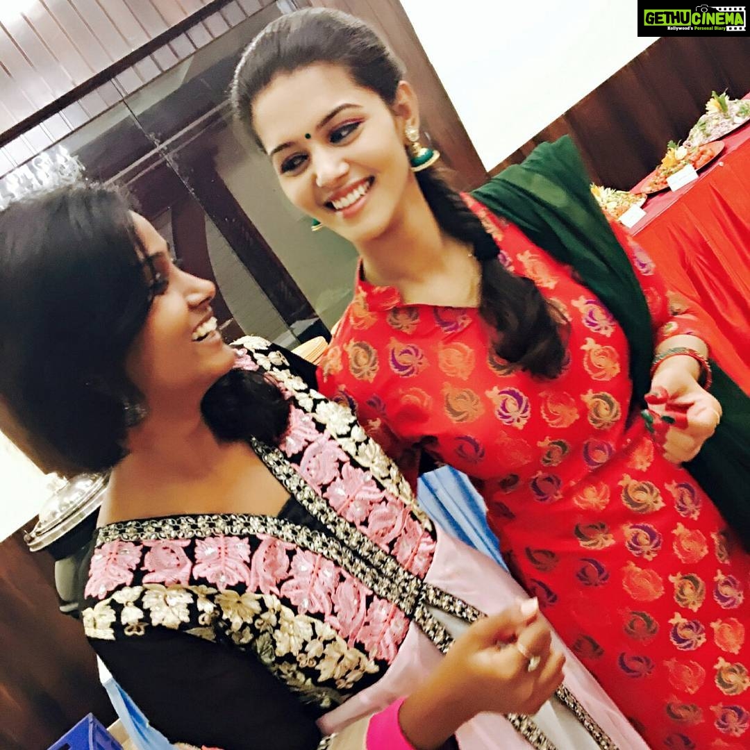 Swathishta Krishnan Instagram - #bffgoals👭 #myladylove #balaa😍😍 The Checkers Hotel, Chennai