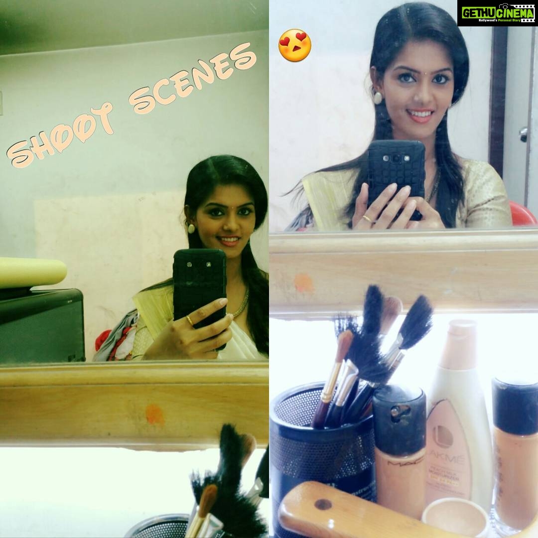 Swathishta Krishnan Instagram - #shootmodeon🎥🎬#dolledup #selfielove #rytb4thetake #sareeesss Symphony Recording Co.,