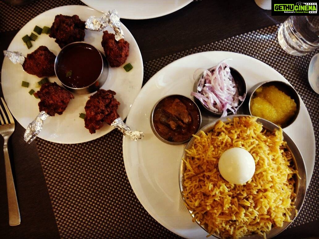 Swathishta Krishnan Instagram - The joy of having a heavy meal for lunch after a terrific workout is jus Vera level 😀😀 #cheatday #plsexecusemethistime 😜 #biriyani #lollipop #notenough #tummyfulll #tastebhiaurhealthbi😂 #foodieee #livingtoeat