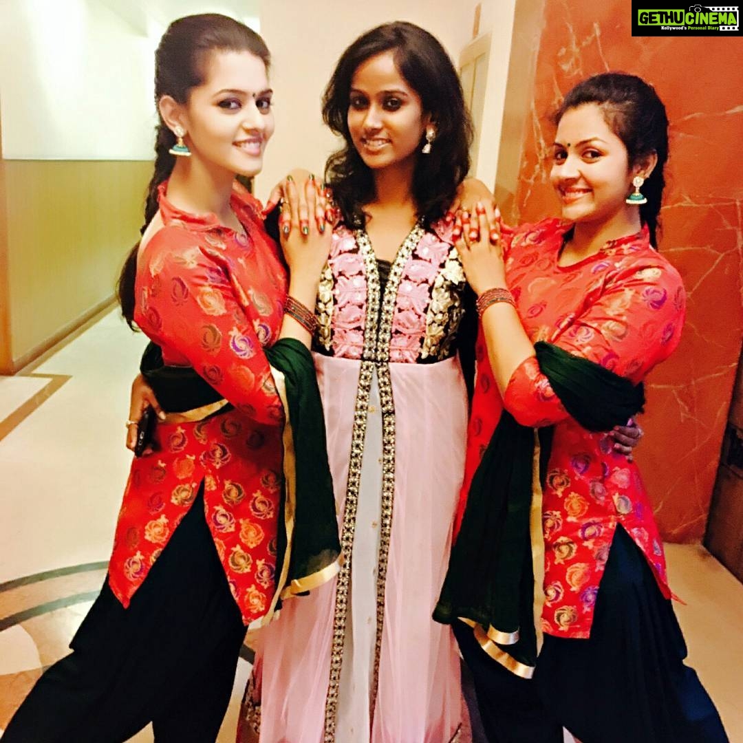 Swathishta Krishnan Instagram - #bffgoals👭 #myladylove #balaa😍😍 The Checkers Hotel, Chennai