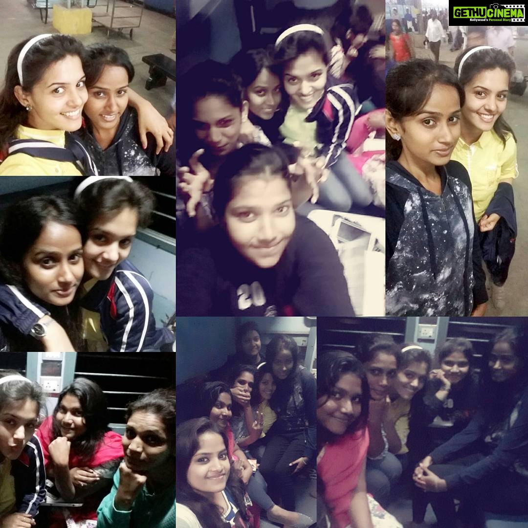 Swathishta Krishnan Instagram - Funnnnn beginsssss😁😁😁 frnd's akka kalyanam #weddingscenes #pazhani #traintrip #sleeplessgossips #danceperformance #cakecuttings #lotmore2come
