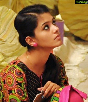 Swathishta Krishnan Instagram - #workingstill #candid ☺