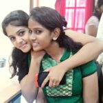 Swathishta Krishnan Instagram - More than our lessons,articles,stories,feild works our photos,selfies in classroom r jus uncountable 😀😀😀😀😀#oneofmyfavsnap #sweetpic #cheekstogether#frnds4lyf #happyus #journalismmemories #missingeverybitofit😣😣