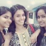 Swathishta Krishnan Instagram – #suddenmeetup #gossipsalltime #bullyingothers #svlove2makefunofothers 😆😆😆😆😆😆 Spencer Plaza