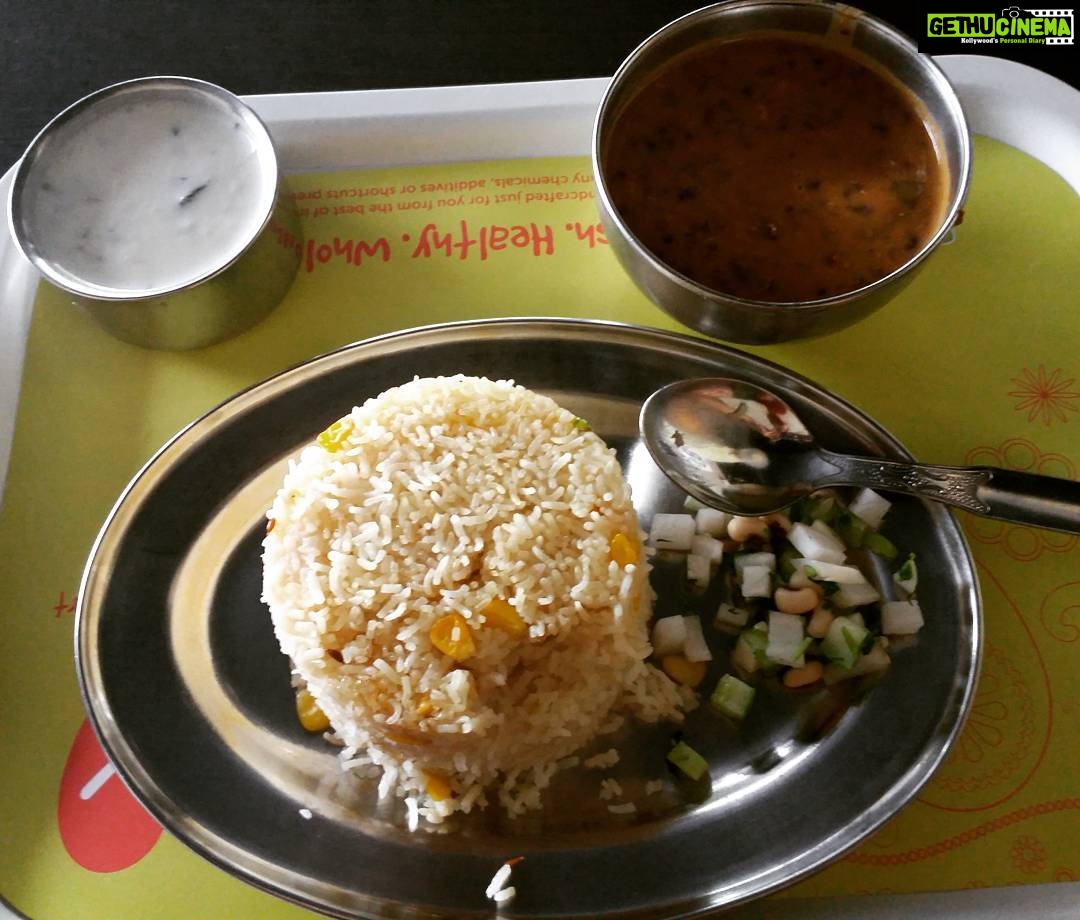 Swathishta Krishnan Instagram - Happiness s having a healthy rajasthani lunch💪 #cornpulao #greensalad #mixedsproutscurry #mixvegraitha