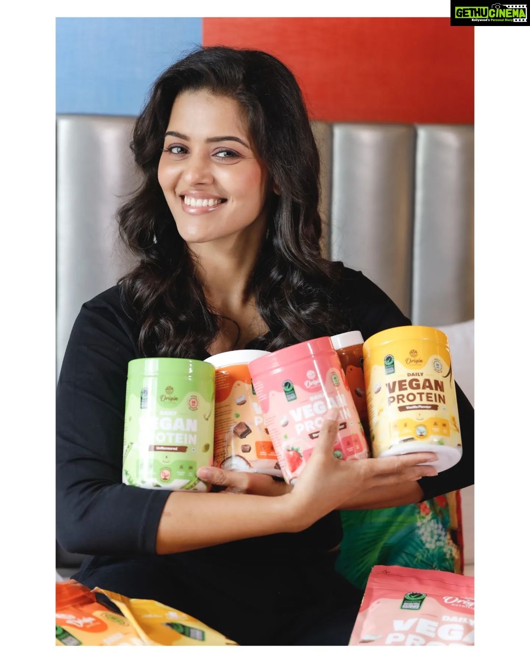 Swathishta Krishnan Instagram - My hunt for finding the best vegan protein is over Super happy to collaborate with @originprotein I’ve started taking Origin Nutrition’s Vegan Protein! And the best part about this protein is that I can have it in multiple ways - shake it, make a smoothie w it, or even use it in my Dosa batter. Lemme post everything soon 🤍 . . To get a 15% discount pls use my code : SwathishtaxOrigin . . Shot by @thatmadraskaran Mua @keerthana_makeupartistry Wearing @demozastores Background @thebelstead The Belstead