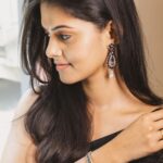 Swathishta Krishnan Instagram – All things BLACK 🖤 
.
.
Beautiful accesories from @fineshinejewels
Thank you @thatmadraskaran for giving the best in 5minutes 
Thank you darling @vickys_makeover_studio 
Hairdo @whamsalon 

.
.
.
.
.
#vikramfromjune3 #vikrampromotion #blacksaree
#kamalhaasanvikram #fahadhfaasil #kamalhaasan #vikram #surya #lokeshkanagaraj #vijaysethupathi #anirudh #redgiants #udhaynidhistalin #vijaytv #sonymusic #sonysouthmusic #hotstar #rajkamalfilmsinternational
