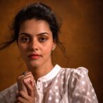 Swathishta Krishnan Instagram - Lost 😔.. . . .. Captured @gilbertphotographer Styling @label_niranjani Wearing @hm Makeup @meghna_makeoverartistry . . .
