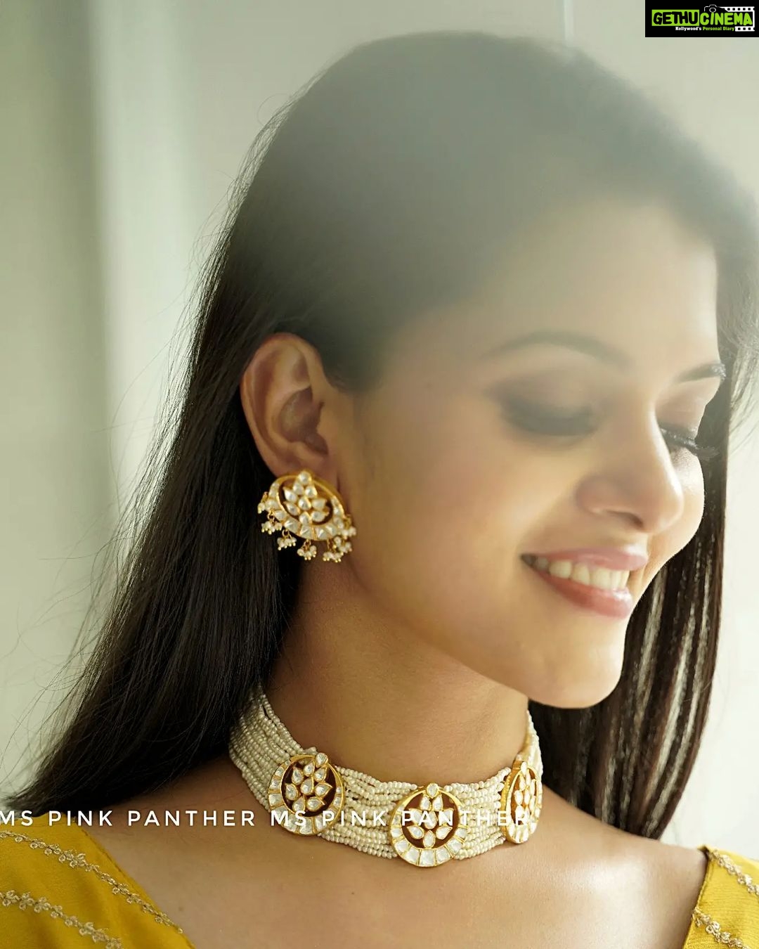 Swathishta Krishnan Instagram - I'm SHY until you get to know me 😜 . . Jewelry @mspinkpantherjewel . . . .