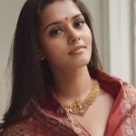 Swathishta Krishnan Instagram – DESI❤️
.
.
.
.Beautiful necklace from @mspinkpantherjewel 
Retouch  @mikkie_photographhy ..ur the best ❣️